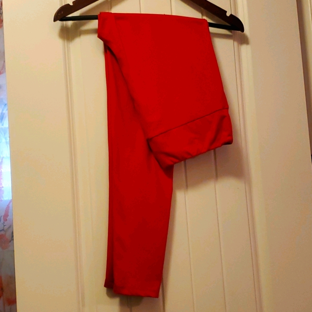 LuLaRoe Solid Red❤ Leggings